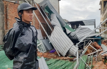 Hơn 56.000 ngôi nhà tốc mái do bão Molave