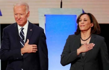 Những phụ nữ Mỹ dồn tiền cho Biden