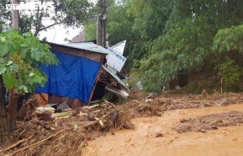 Đi vận động dân tránh bão số 9, hai cán bộ ở Quảng Nam bị núi lở vùi mất tích