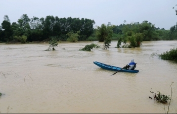 Miền Trung mưa to, lũ lại lên