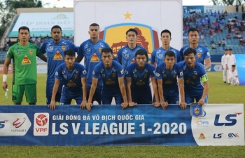 Nhà vô địch V-League 2017 Quảng Nam xuống hạng sau trận đấu điên rồ ở Lạch Tray