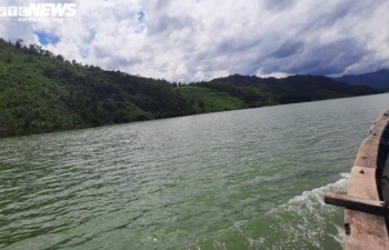 Sạt lở núi ở Trà Leng: Dùng 20 cano chạy khắp 2 sông tìm nạn nhân mất tích