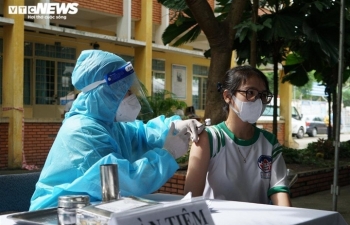 4 học sinh ở TP.HCM phải hoãn tiêm vaccine do từng mắc COVID-19 và có bệnh nền