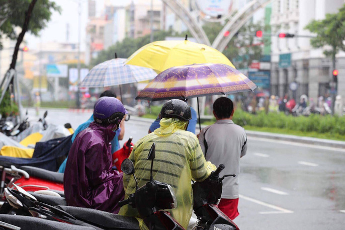 apec 2017 nguoi dan da nang doi mua cho xem quai thu