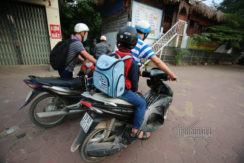 la ha noi vay ngan vay quay un un dat xe nguoc chieu truoc mat csgt