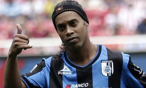 ronaldinho bi giu ho chieu chi con 6 dola trong tai khoan