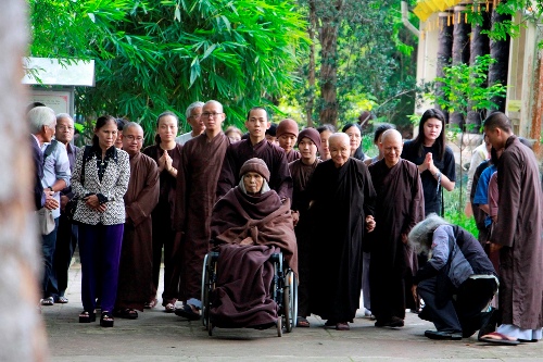 thien su thich nhat hanh thien hanh cung phat tu