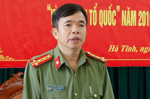 hai nghi can dua nguoi sang anh trai phep bi bat