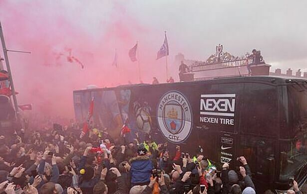 man city yeu cau liverpool bo tri loi di an toan den anfield