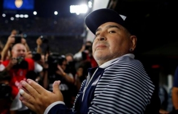 Maradona phải mổ não
