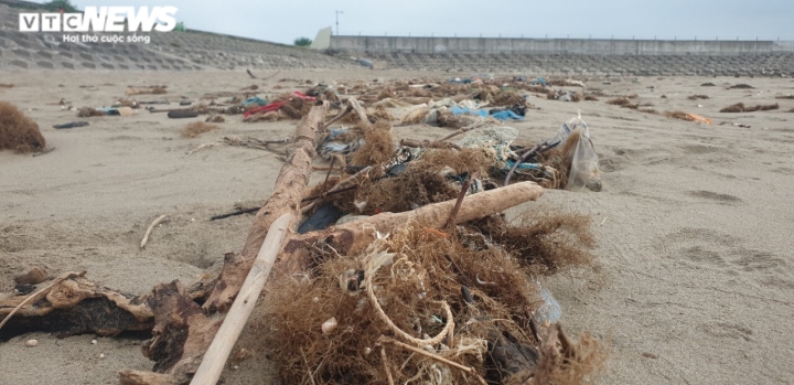 Hải Phòng: Rác thải tràn ngập các bãi biển ở huyện đảo Cát Hải  - 2