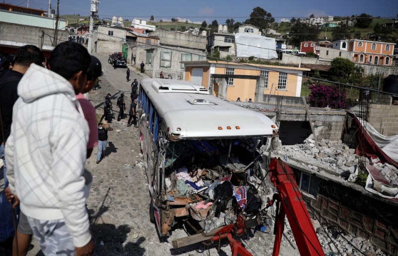 Tai nạn xe khách thảm khốc ở Mexico, 50 người thương vong