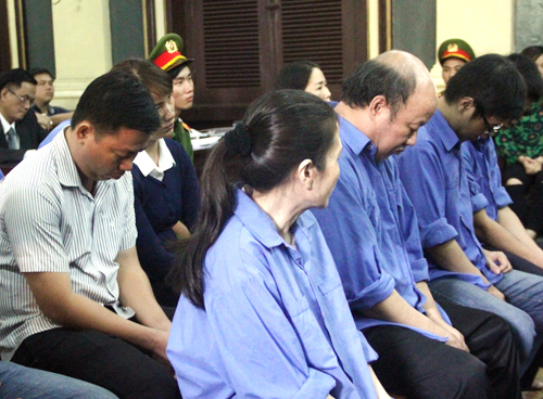 Nữ giám đốc ngân hàng tham ô 2.600 lượng vàng xin hiến xác nu giam doc ngan hang tham o 2600 luong vang xin hien xac