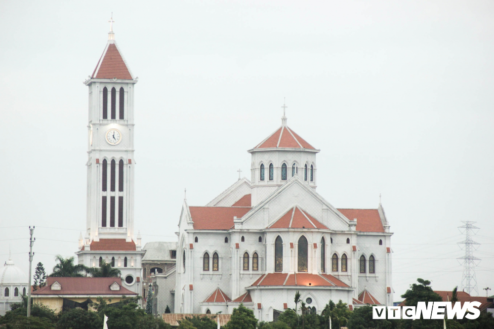 anh nguoi dan giao xu o ha noi nhon nhip trang hoang don giang sinh