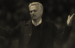 mourinho nhu mot dong song da qua doi