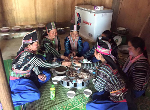 chinh quyen xa de nghi nguoi hmong bo tet co truyen