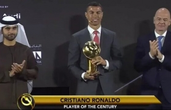 Ronaldo nhận giải 