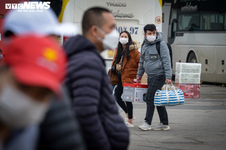 Hà Nội: Bến xe ảm đạm ngày cuối năm, khách huỷ vé vì lo ngại dịch bệnh - 5