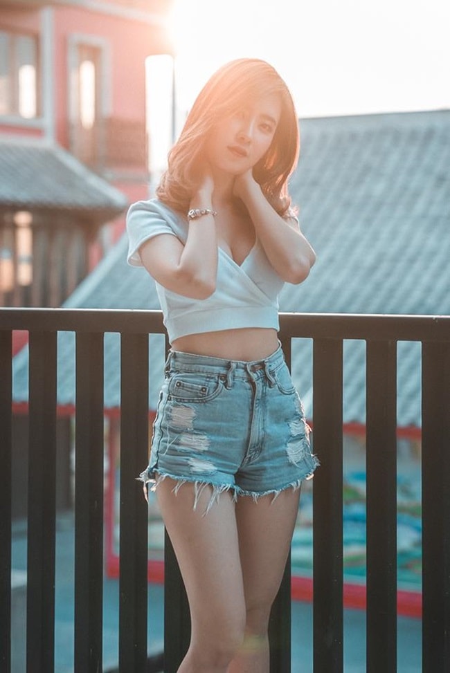 ngat ngay voi vay ao sexy mung nam moi cua con gai thai lan