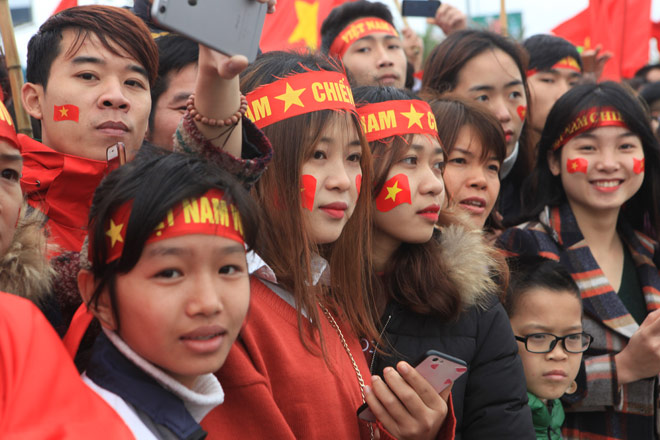 ghen ti voi co gai duoc selfie than mat cung tien dung xuan truong