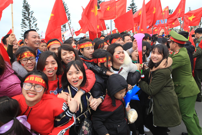 ghen ti voi co gai duoc selfie than mat cung tien dung xuan truong