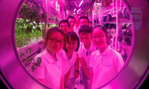 Sinh viên Trung Quốc sống 200 ngày trong 'nhà Mặt Trăng' sinh vien trung quoc song 200 ngay trong nha mat trang