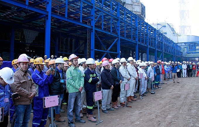 pvc vung vang tren doi chan cua minh