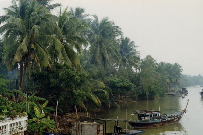 viet nam nhung nam 1990 qua ong kinh cua tong lanh su canada