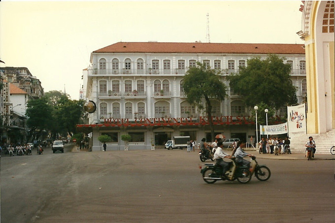 viet nam nhung nam 1990 qua ong kinh cua tong lanh su canada