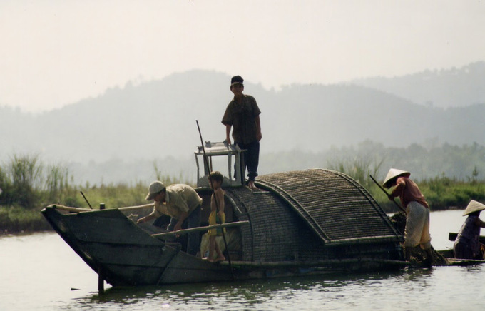 viet nam nhung nam 1990 qua ong kinh cua tong lanh su canada