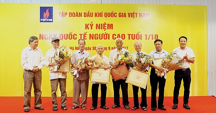 ban lien lac huu tri tap doan dau khi viet nam cau noi nghia tinh