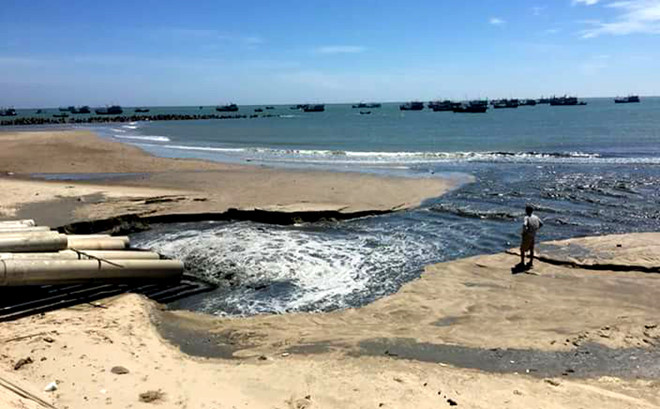 tam dung du an xa nuoc thai den ngom ra bien binh thuan