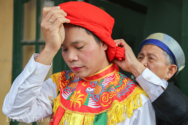 anh gia gai mua bong lang lo chang trai 17 phot lo loi treu dua