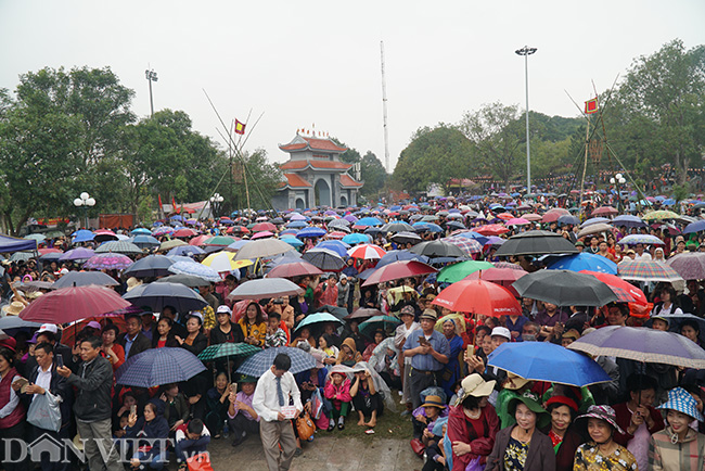 anh bien nguoi doi mua nghe hat quan ho o hoi lim