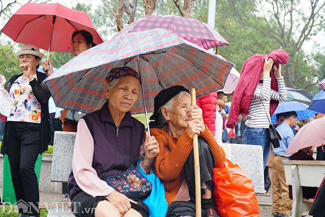 anh bien nguoi doi mua nghe hat quan ho o hoi lim