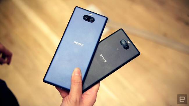 can canh xperia 10 va 10 plus thach thuc phan khuc tam trung