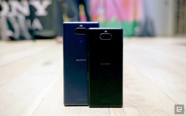 can canh xperia 10 va 10 plus thach thuc phan khuc tam trung