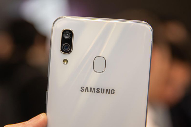 galaxy a50 va a30 man hinh bu pin khung ban pha thi truong tam trung