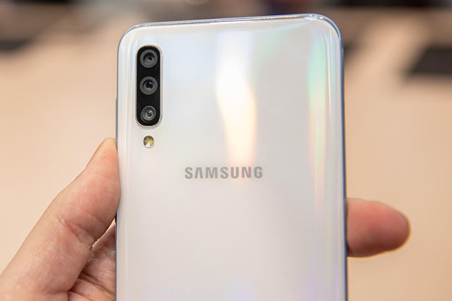 galaxy a50 va a30 man hinh bu pin khung ban pha thi truong tam trung