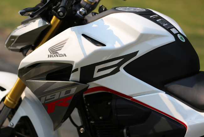 chi tiet moto 2019 honda cb190r don tim dan tap choi