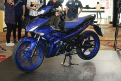 yamaha yzf r1 va yzf r6 ra mat mau moi gia khong doi