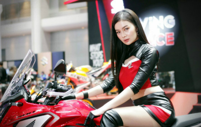 ngat ngay dan chan dai nong bong ben xe moi tai motor show 2019