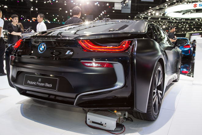 bmw ra mat phien ban gioi han cho sieu xe hybrid i8