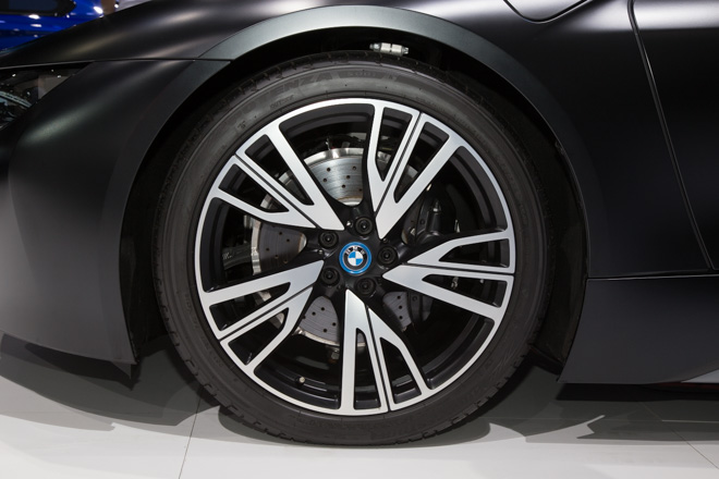 bmw ra mat phien ban gioi han cho sieu xe hybrid i8