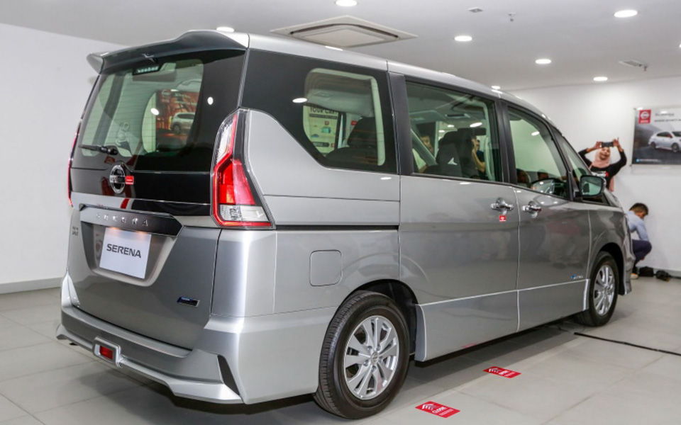 nissan serena s hybrid 2018 ra mat gia hon 800 trieu dong