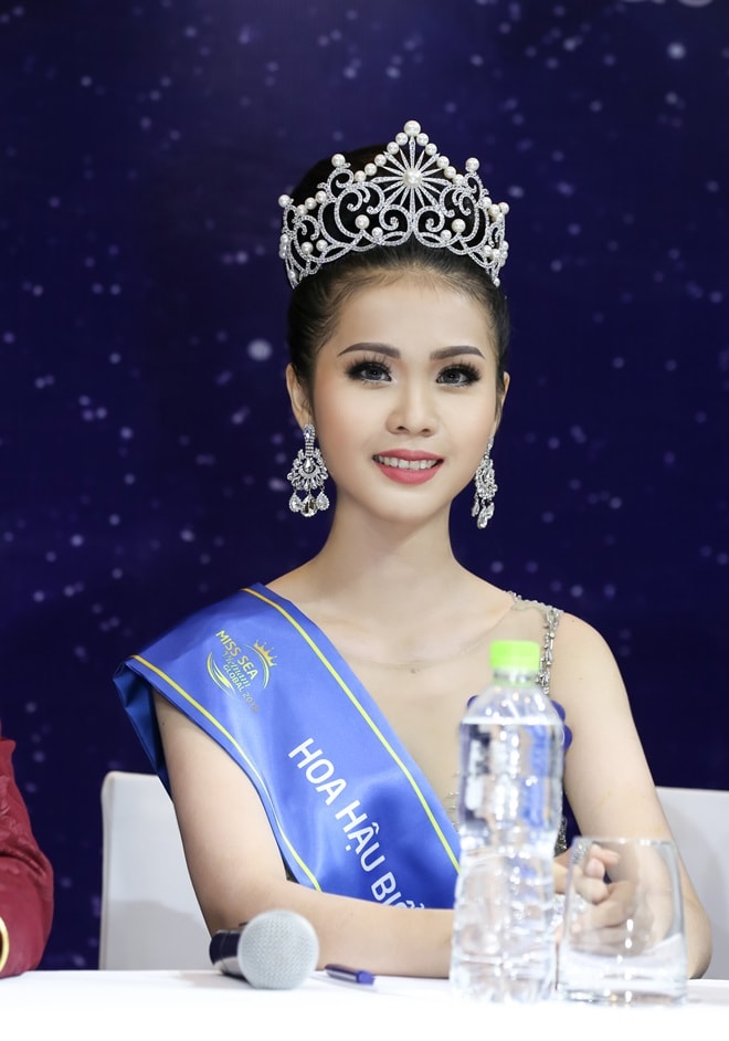 cu dan mang tranh cai nhan sac tan hoa hau bien khong bang thi sinh top 15