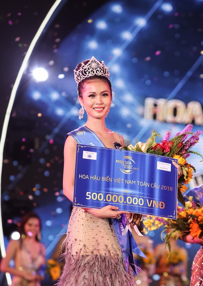 cu dan mang tranh cai nhan sac tan hoa hau bien khong bang thi sinh top 15