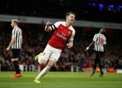 arsenal say chan truoc everton