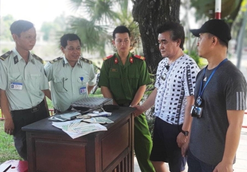 bao ve di tich hue tra lai tui xach cho du khach han quoc