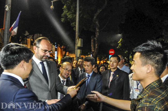 anh ha noi hoa binh qua con mat cua cac chinh khach nuoc ngoai